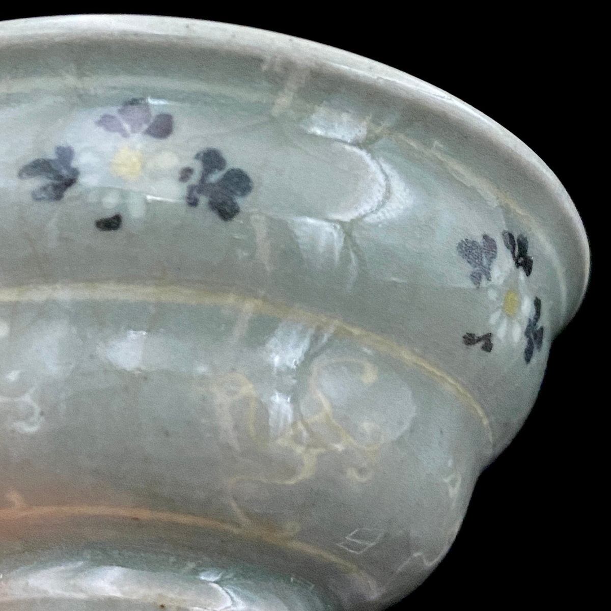帝室技芸員 眞葛窯 初代 宮川香山 遺作 雲鶴青磁酒盃 小花文 眞葛窯印 二代 宮川香山 識箱 和のショットグラス #467