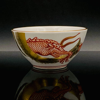 山本芳岳（Yamamoto Hogaku）最上位作 九谷烧 赤绘细描 金彩赤绘 升龙文 清酒杯 酒器 皇室献礼作家 #192