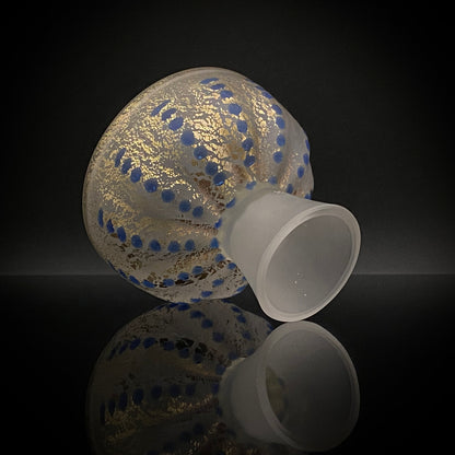 青森県芸術文化報奨受賞 津軽びいどろ 北洋硝子 大川 薫 作 金色箔 青玉文 艶消し乳白硝子 馬上盃 訳あり #485