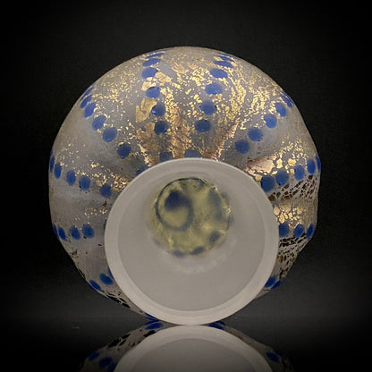 青森県芸術文化報奨受賞 津軽びいどろ 北洋硝子 大川 薫 作 金色箔 青玉文 艶消し乳白硝子 馬上盃 訳あり #485