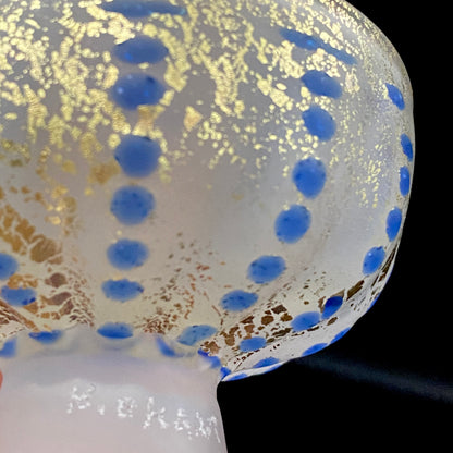 青森県芸術文化報奨受賞 津軽びいどろ 北洋硝子 大川 薫 作 金色箔 青玉文 艶消し乳白硝子 馬上盃 訳あり #485