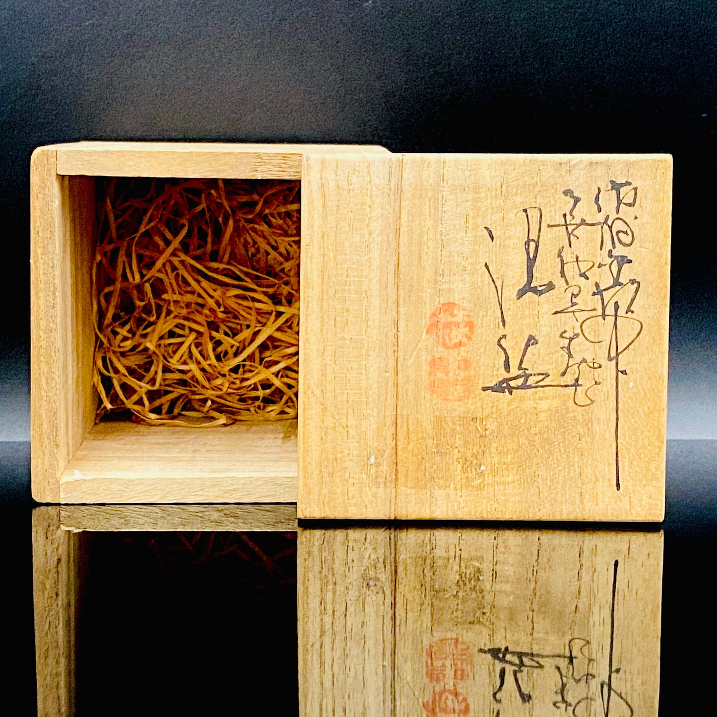 Living National Treasure, Ito Sekisui V, Mumyoi-yaki, Elegant "Manyo" Cursive Line Engraving, Yunomi / Rock Glass "Bush Clover in Autumn Field" #199