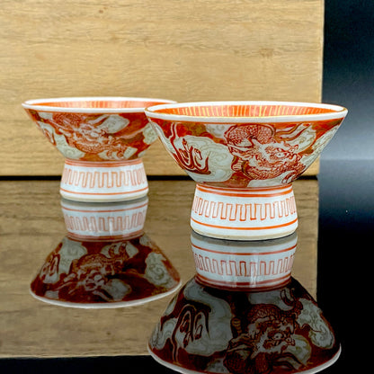 谷 秋渓 作 金彩赤絵細描 雲龍文 酒盃 二客 昭和初期制作 竹内吟秋門下の真髄 下絵なしの極細一筆書き龍模様 ジャパニーズコウゲイの至宝 #203