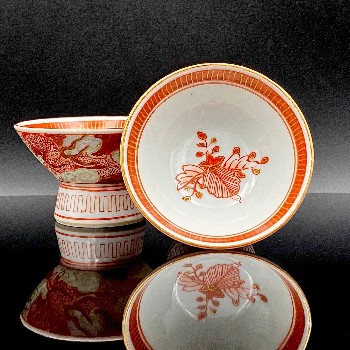 谷 秋渓 作 金彩赤絵細描 雲龍文 酒盃 二客 昭和初期制作 竹内吟秋門下の真髄 下絵なしの極細一筆書き龍模様 ジャパニーズコウゲイの至宝 #203