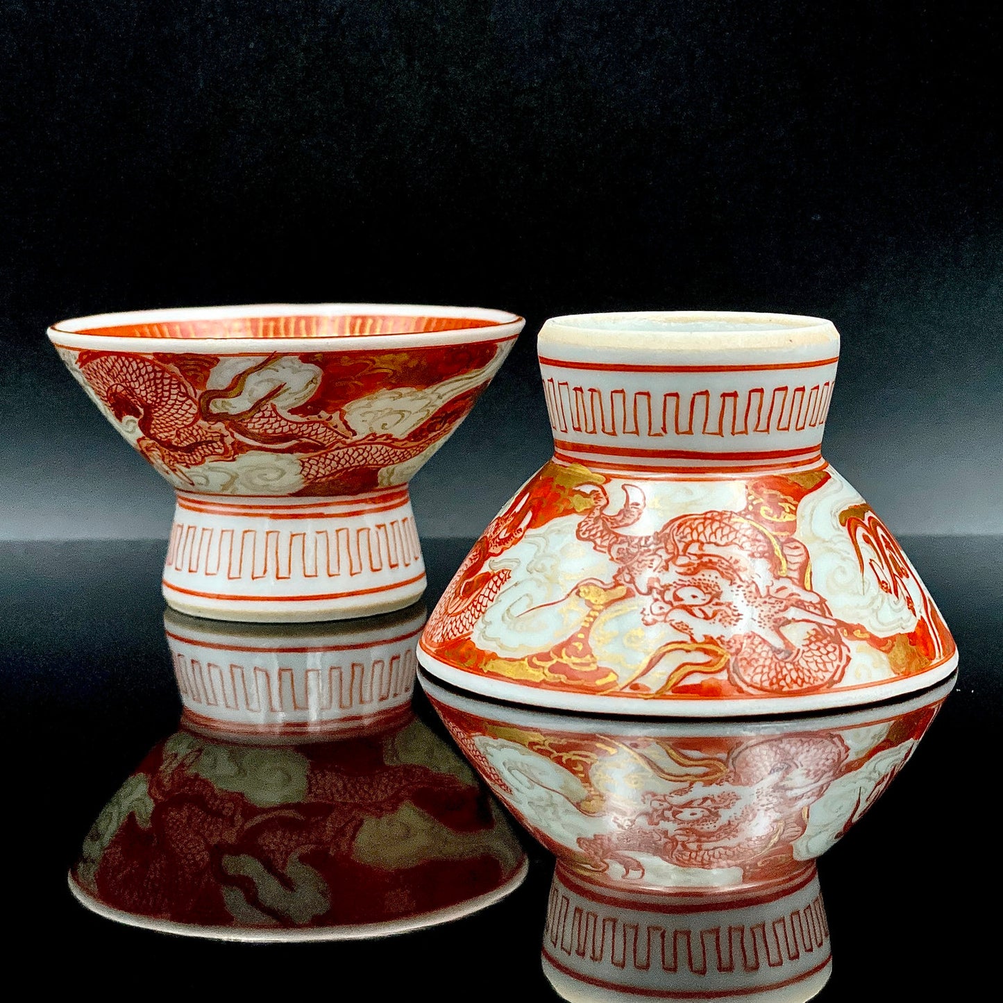 谷 秋渓 作 金彩赤絵細描 雲龍文 酒盃 二客 昭和初期制作 竹内吟秋門下の真髄 下絵なしの極細一筆書き龍模様 ジャパニーズコウゲイの至宝 #203