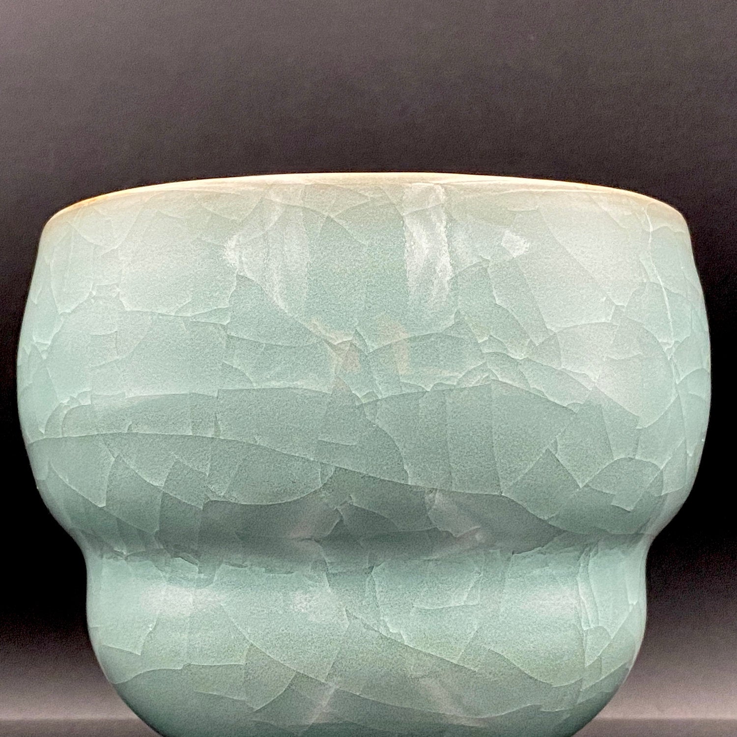 佐賀県重要無形文化財保持者 十九代 小笠原 長春 鍋島青磁 彫文 筒型