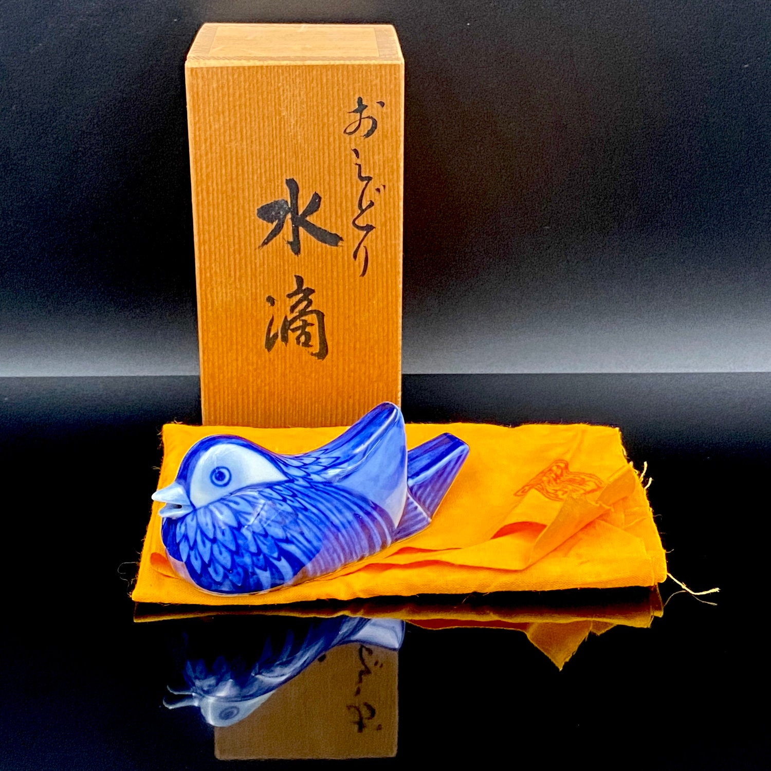 【中国古美術】海関輸出許可証（封泥）付 水盂 筆洗 2点 哥窯写し 辰砂紅釉 沈金象嵌宝石箱「希海」 水尻 清甫-公益社団法人日本工芸会