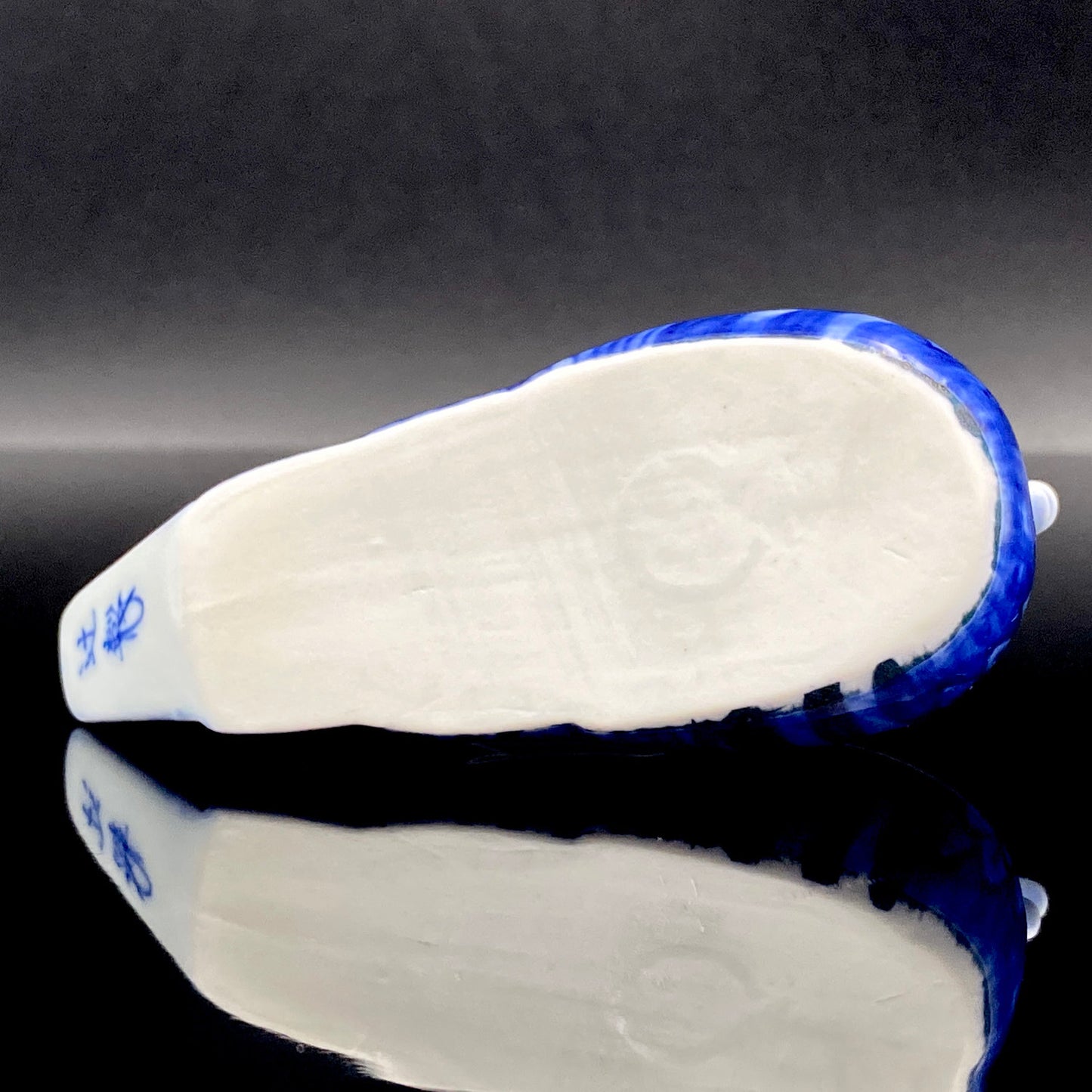 Imperial Household Agency Purveyor, 14th Generation Tsuji Hitachi: Blue and White Fukizumi Phoenix Motif Sculptural Water Dropper / Whisky Dropper #208