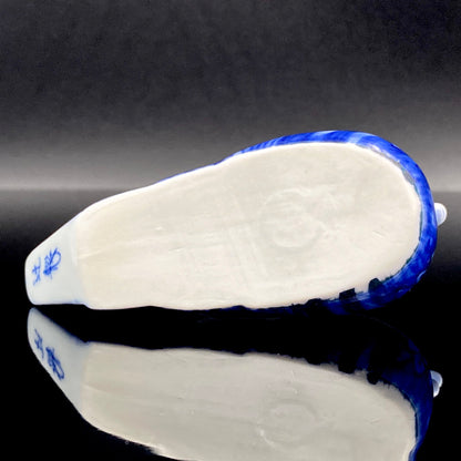 Imperial Household Agency Purveyor, 14th Generation Tsuji Hitachi: Blue and White Fukizumi Phoenix Motif Sculptural Water Dropper / Whisky Dropper #208
