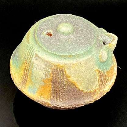 福岡県指定無形文化財保持者 高倉 国光 1986年 作 小石原焼 秘伝緑青釉 飛び鉄彫文 水滴 ウィスキードロッパー #209