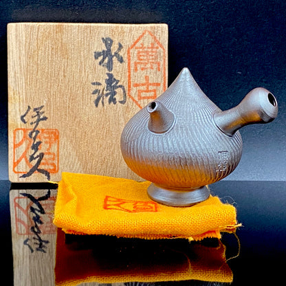 Banko Ware Traditional Craftsman, Mori Iroku IV: Purple Clay Diamond-Cut Geometric Multi-Faceted Water Dropper / Whisky Dropper #210