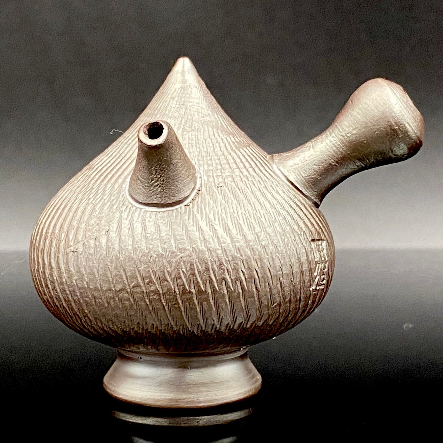 Banko Ware Traditional Craftsman, Mori Iroku IV: Purple Clay Diamond-Cut Geometric Multi-Faceted Water Dropper / Whisky Dropper #210