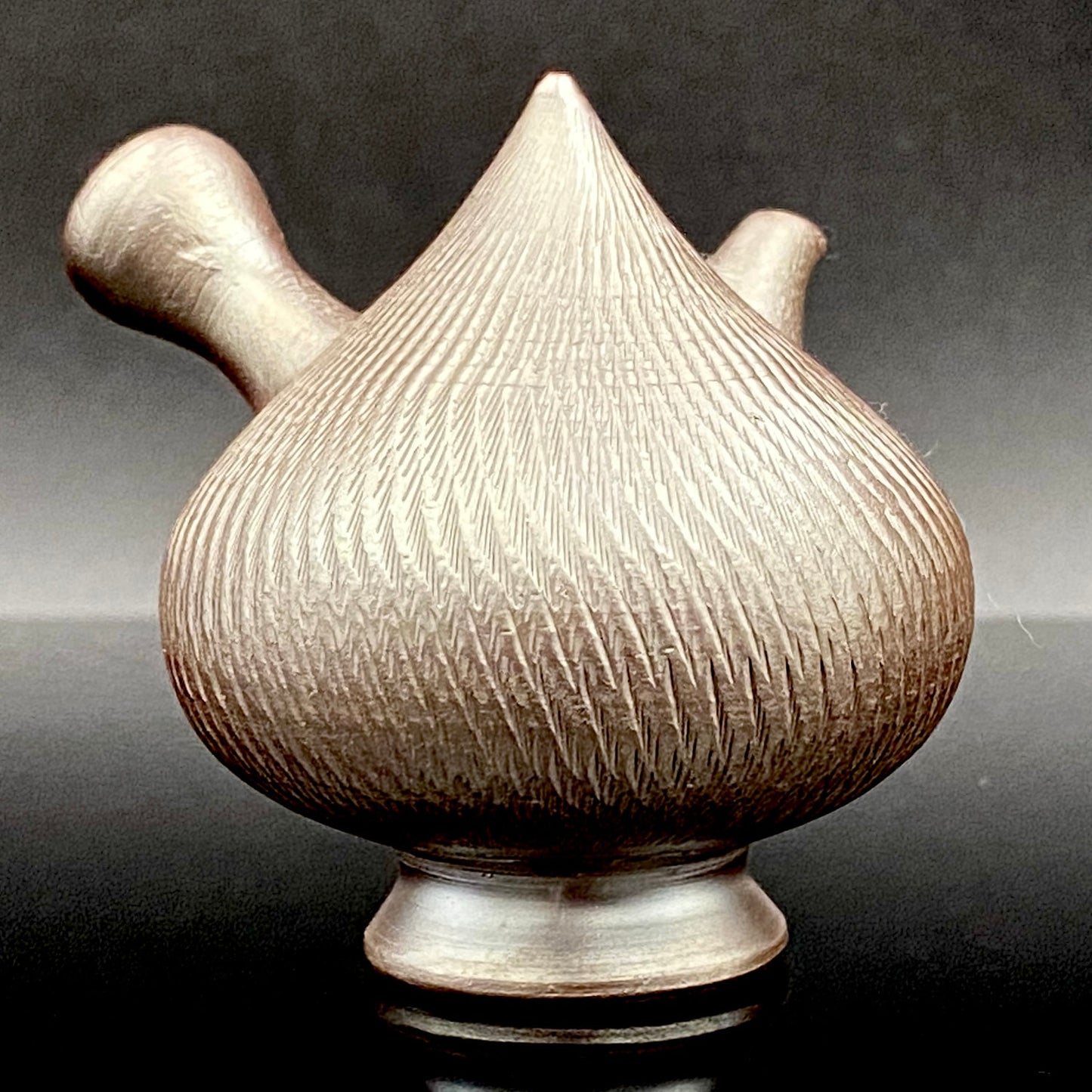 Banko Ware Traditional Craftsman, Mori Iroku IV: Purple Clay Diamond-Cut Geometric Multi-Faceted Water Dropper / Whisky Dropper #210