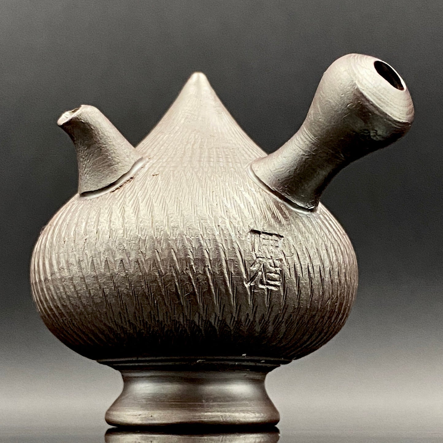 Banko Ware Traditional Craftsman, Mori Iroku IV: Purple Clay Diamond-Cut Geometric Multi-Faceted Water Dropper / Whisky Dropper #210