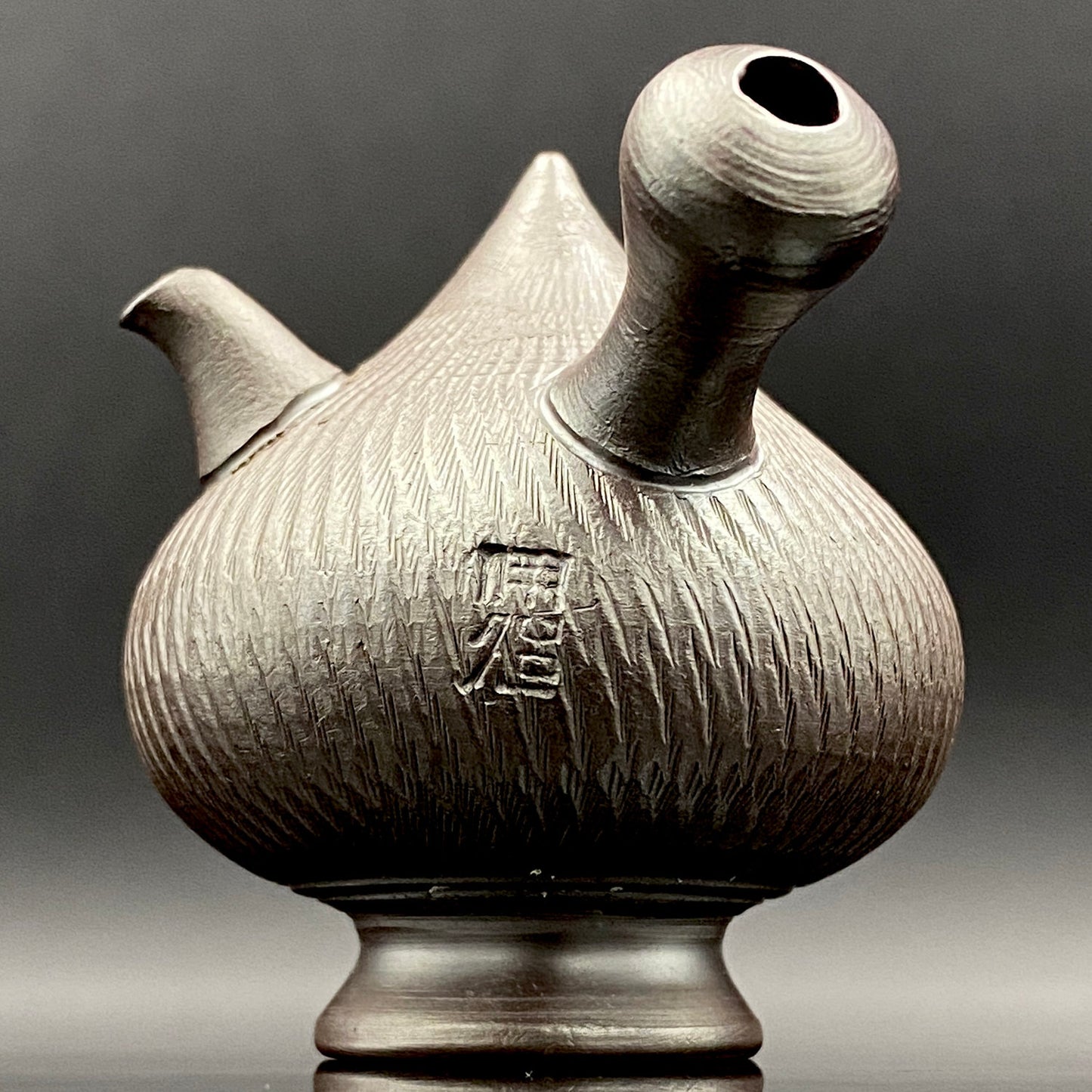 Banko Ware Traditional Craftsman, Mori Iroku IV: Purple Clay Diamond-Cut Geometric Multi-Faceted Water Dropper / Whisky Dropper #210