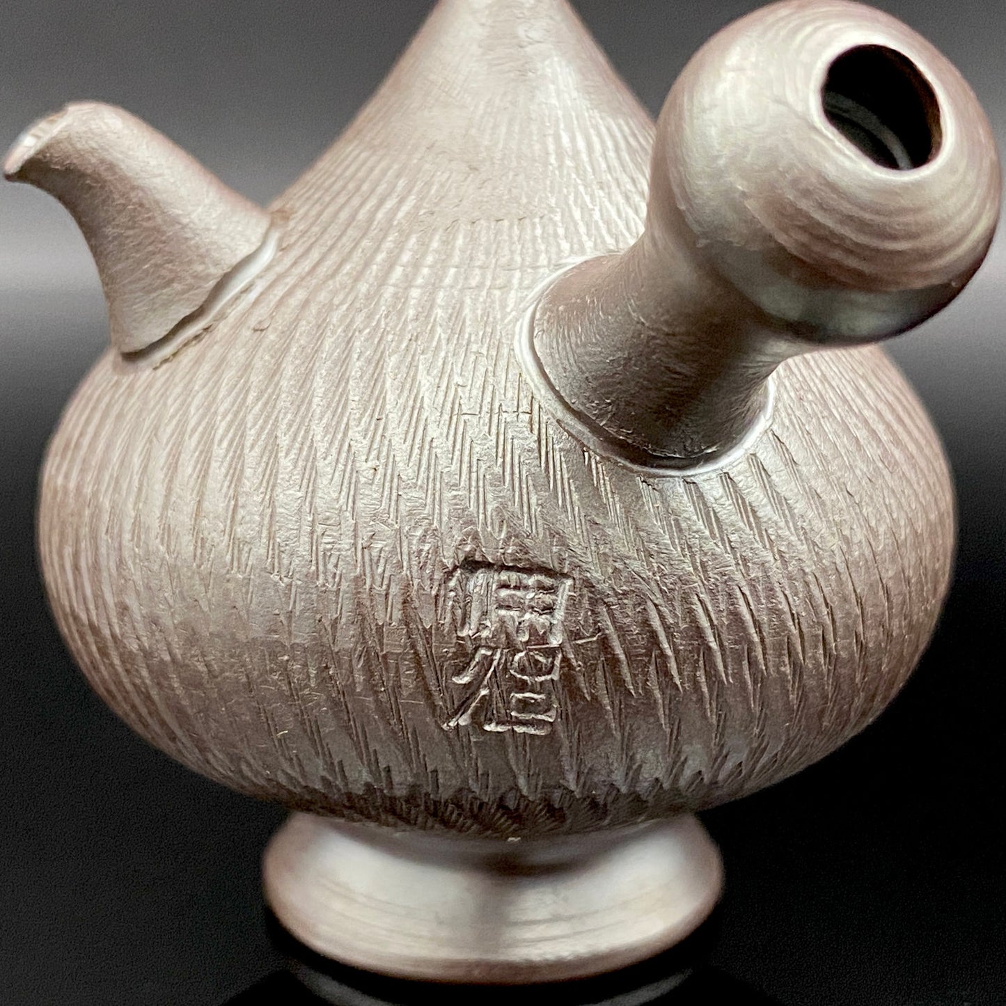 Banko Ware Traditional Craftsman, Mori Iroku IV: Purple Clay Diamond-Cut Geometric Multi-Faceted Water Dropper / Whisky Dropper #210
