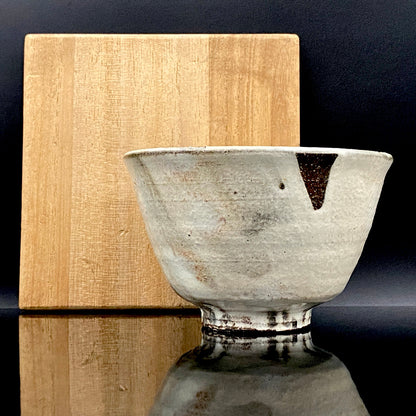 Kyo-yaki Seiwa Kiln, Founded by Certified Traditional Craftsman Hara Seiwa I (原清和): Korai-Style Kohiki Tea Bowl with Hima, Japanese Rocks Glass, with Wooden Box #504