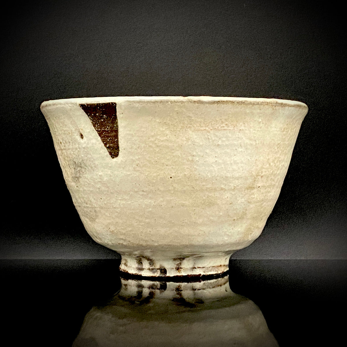 Kyo-yaki Seiwa Kiln, Founded by Certified Traditional Craftsman Hara Seiwa I (原清和): Korai-Style Kohiki Tea Bowl with Hima, Japanese Rocks Glass, with Wooden Box #504