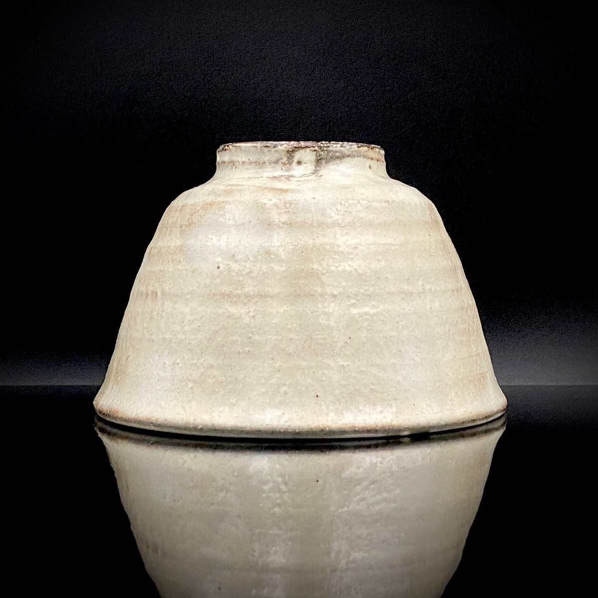 Kyo-yaki Seiwa Kiln, Founded by Certified Traditional Craftsman Hara Seiwa I (原清和): Korai-Style Kohiki Tea Bowl with Hima, Japanese Rocks Glass, with Wooden Box #504