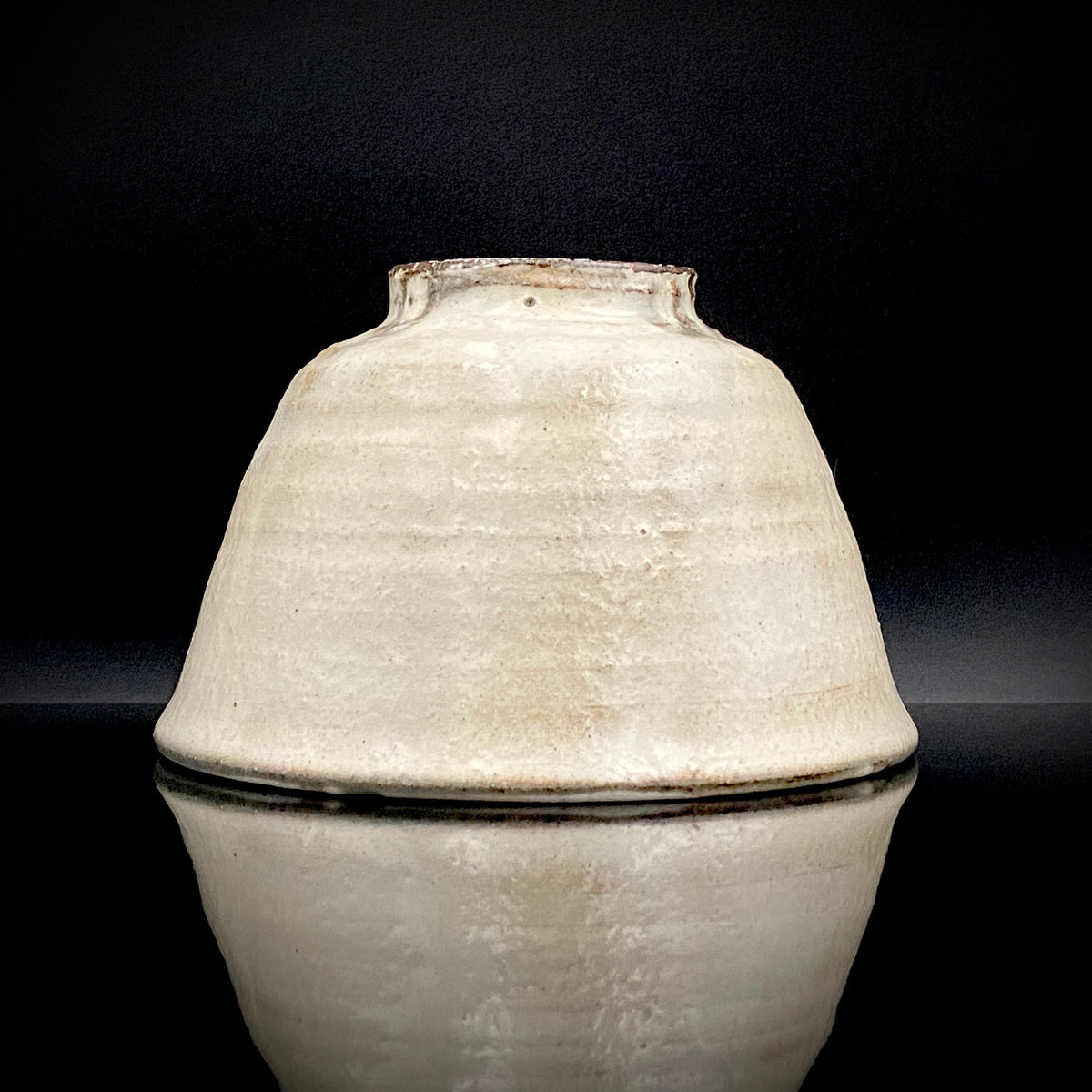 Kyo-yaki Seiwa Kiln, Founded by Certified Traditional Craftsman Hara Seiwa I (原清和): Korai-Style Kohiki Tea Bowl with Hima, Japanese Rocks Glass, with Wooden Box #504