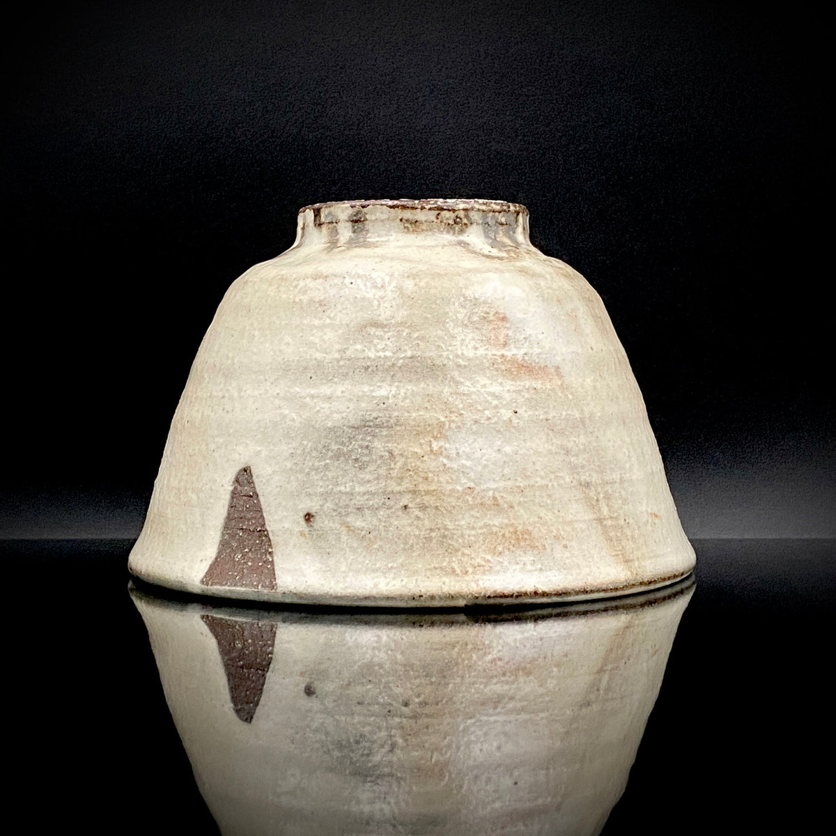 Kyo-yaki Seiwa Kiln, Founded by Certified Traditional Craftsman Hara Seiwa I (原清和): Korai-Style Kohiki Tea Bowl with Hima, Japanese Rocks Glass, with Wooden Box #504