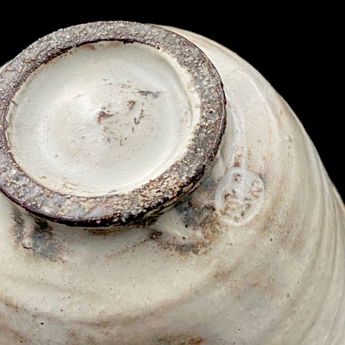 Kyo-yaki Seiwa Kiln, Founded by Certified Traditional Craftsman Hara Seiwa I (原清和): Korai-Style Kohiki Tea Bowl with Hima, Japanese Rocks Glass, with Wooden Box #504