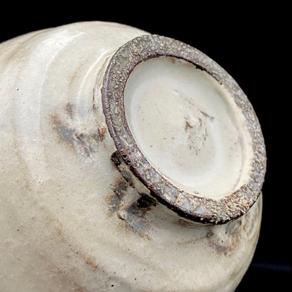 Kyo-yaki Seiwa Kiln, Founded by Certified Traditional Craftsman Hara Seiwa I (原清和): Korai-Style Kohiki Tea Bowl with Hima, Japanese Rocks Glass, with Wooden Box #504