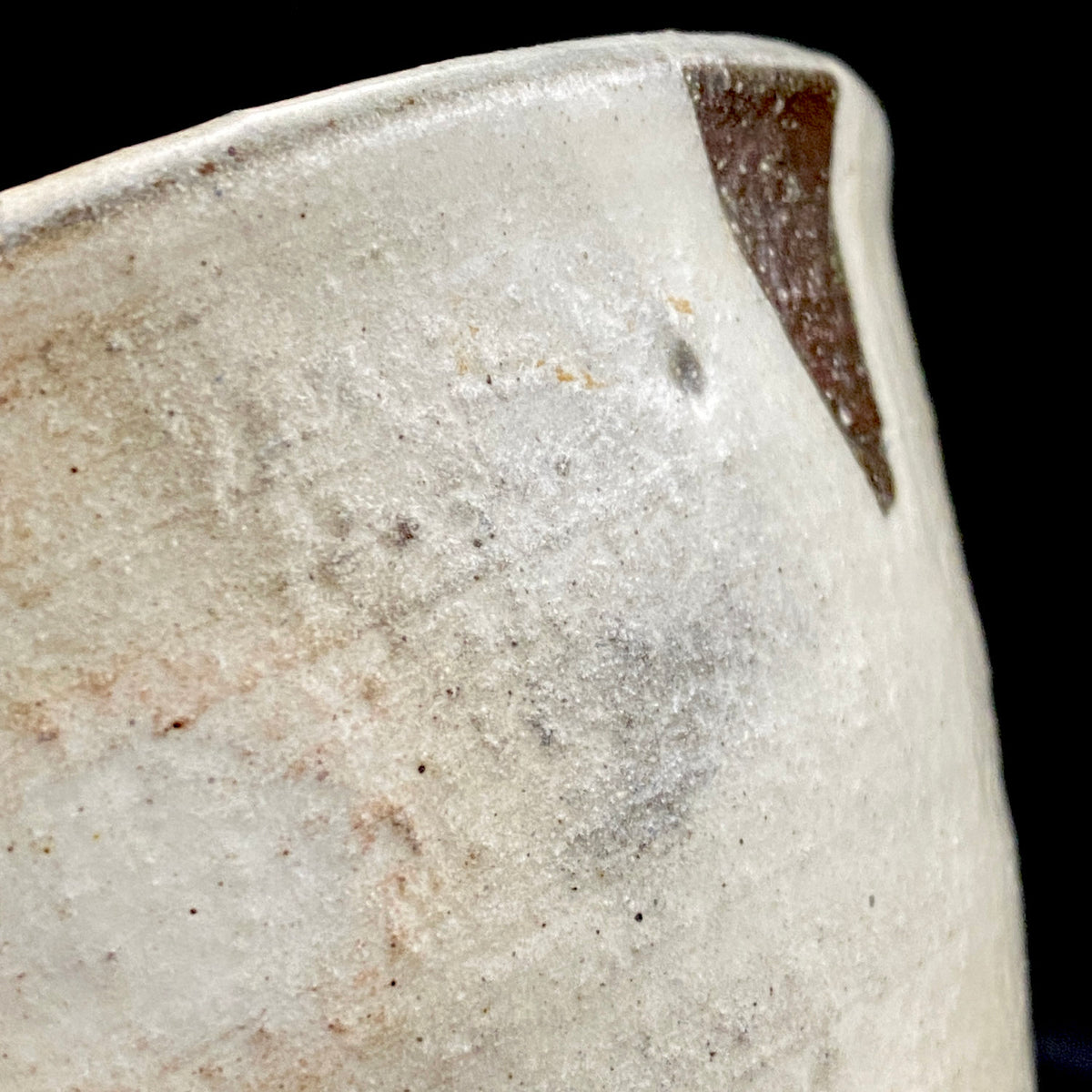 Kyo-yaki Seiwa Kiln, Founded by Certified Traditional Craftsman Hara Seiwa I (原清和): Korai-Style Kohiki Tea Bowl with Hima, Japanese Rocks Glass, with Wooden Box #504