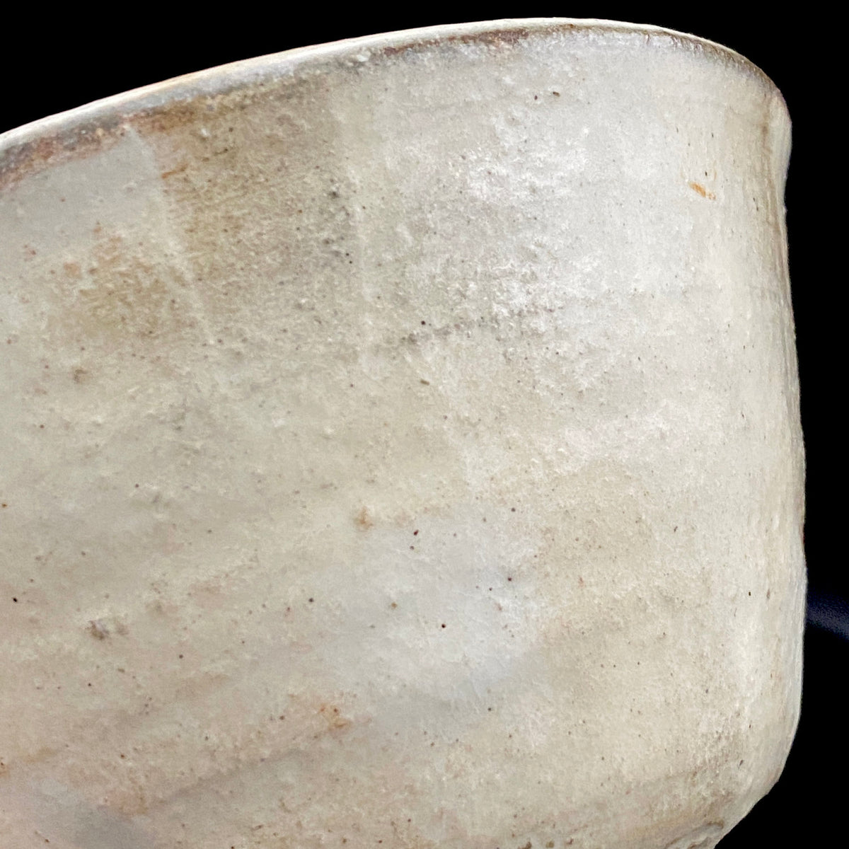 Kyo-yaki Seiwa Kiln, Founded by Certified Traditional Craftsman Hara Seiwa I (原清和): Korai-Style Kohiki Tea Bowl with Hima, Japanese Rocks Glass, with Wooden Box #504