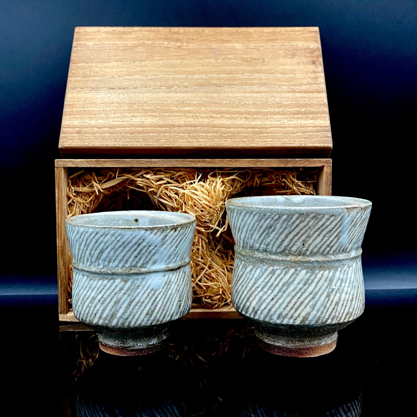 Tatsuzo Shimaoka (Living National Treasure) 1961 15th Anniversary Work "Roar of a New Star" Jomon Inlay Pair of Teacups, Sake Set, Rock Glasses (2-piece set) #253