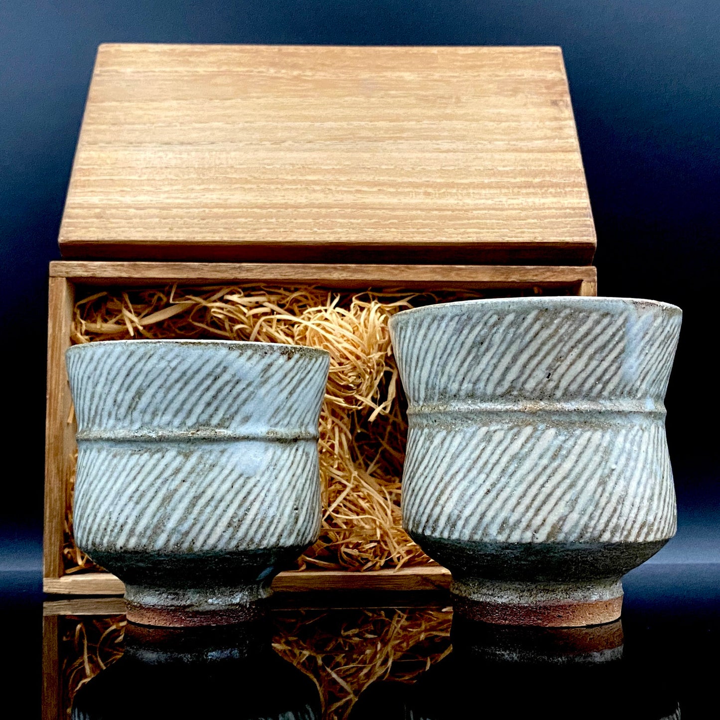 Tatsuzo Shimaoka (Living National Treasure) 1961 15th Anniversary Work "Roar of a New Star" Jomon Inlay Pair of Teacups, Sake Set, Rock Glasses (2-piece set) #253