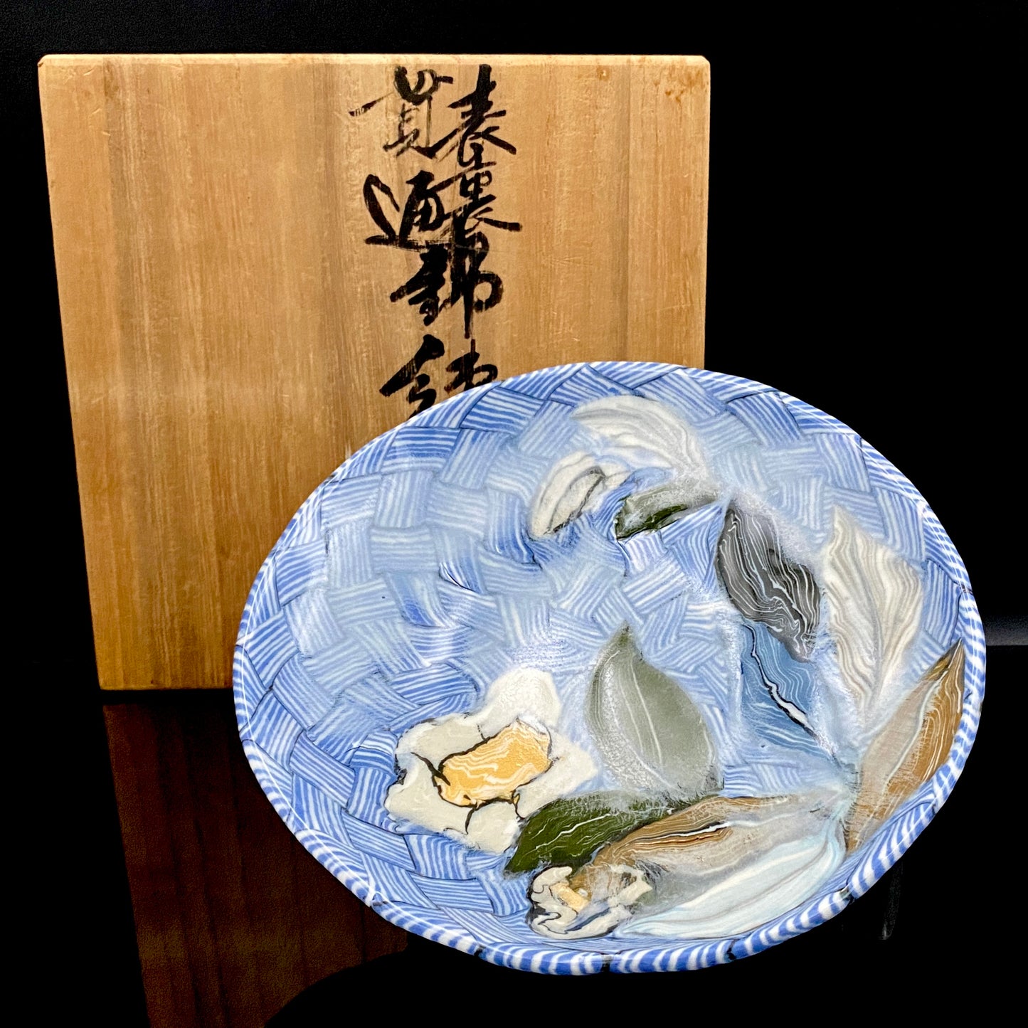 Hiroshima Prefecture Important Intangible Cultural Property Holder, Yasuhide Uchida, Mature Later Period, 1984 Masterpiece, Lost Legendary Technique "Hyori-Kantsu Nishiki-Neriage-de", White Camellia Design Tall-Footed Dish #258