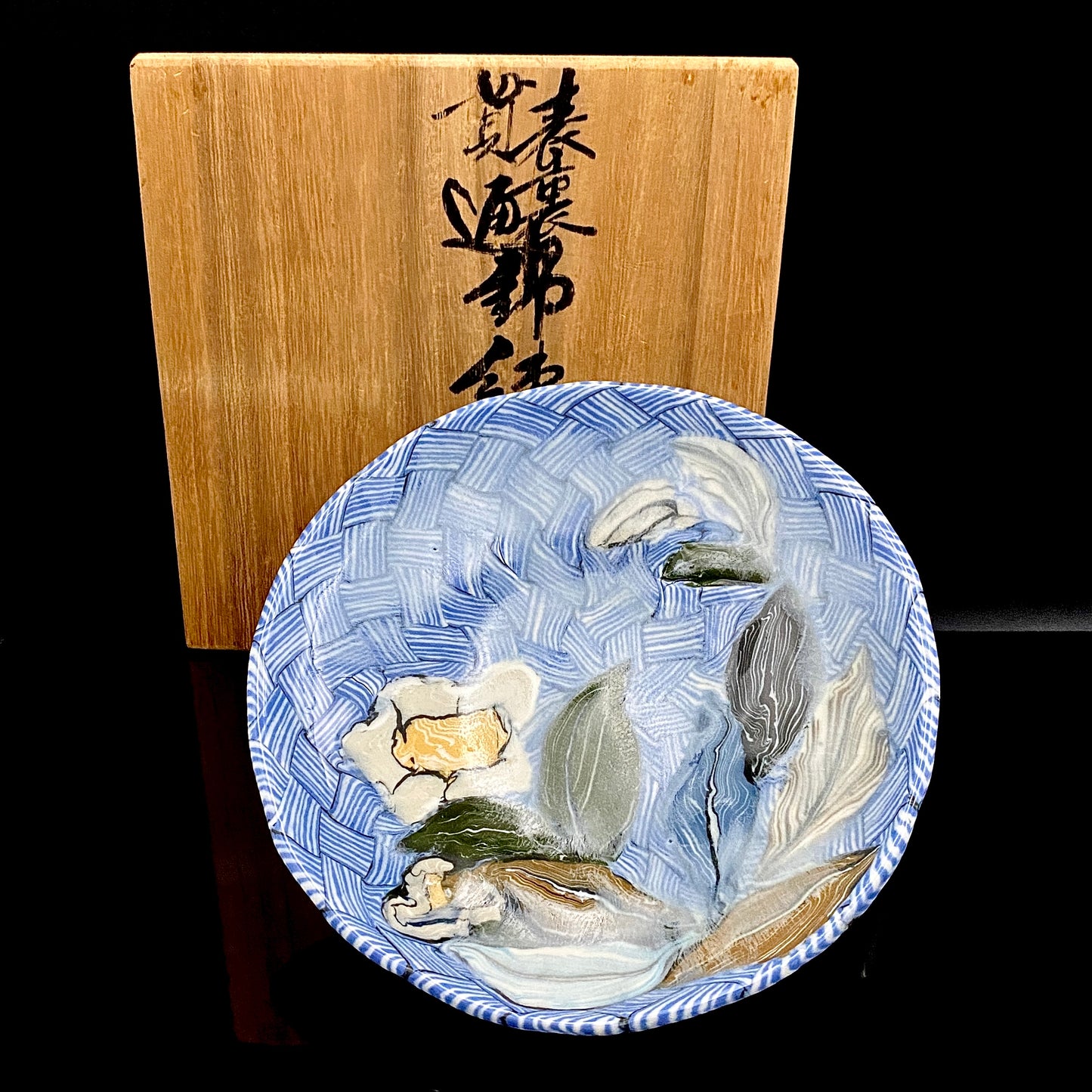 Hiroshima Prefecture Important Intangible Cultural Property Holder, Yasuhide Uchida, Mature Later Period, 1984 Masterpiece, Lost Legendary Technique "Hyori-Kantsu Nishiki-Neriage-de", White Camellia Design Tall-Footed Dish #258