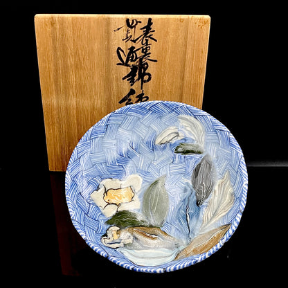 Hiroshima Prefecture Important Intangible Cultural Property Holder, Yasuhide Uchida, Mature Later Period, 1984 Masterpiece, Lost Legendary Technique "Hyori-Kantsu Nishiki-Neriage-de", White Camellia Design Tall-Footed Dish #258
