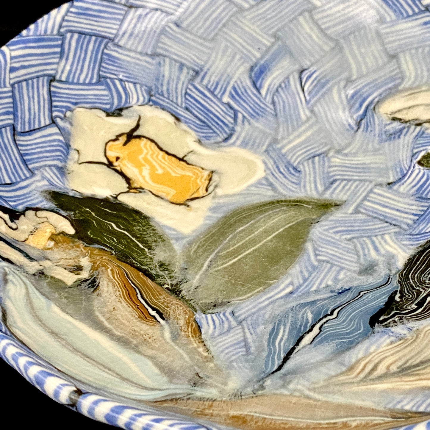 Hiroshima Prefecture Important Intangible Cultural Property Holder, Yasuhide Uchida, Mature Later Period, 1984 Masterpiece, Lost Legendary Technique "Hyori-Kantsu Nishiki-Neriage-de", White Camellia Design Tall-Footed Dish #258