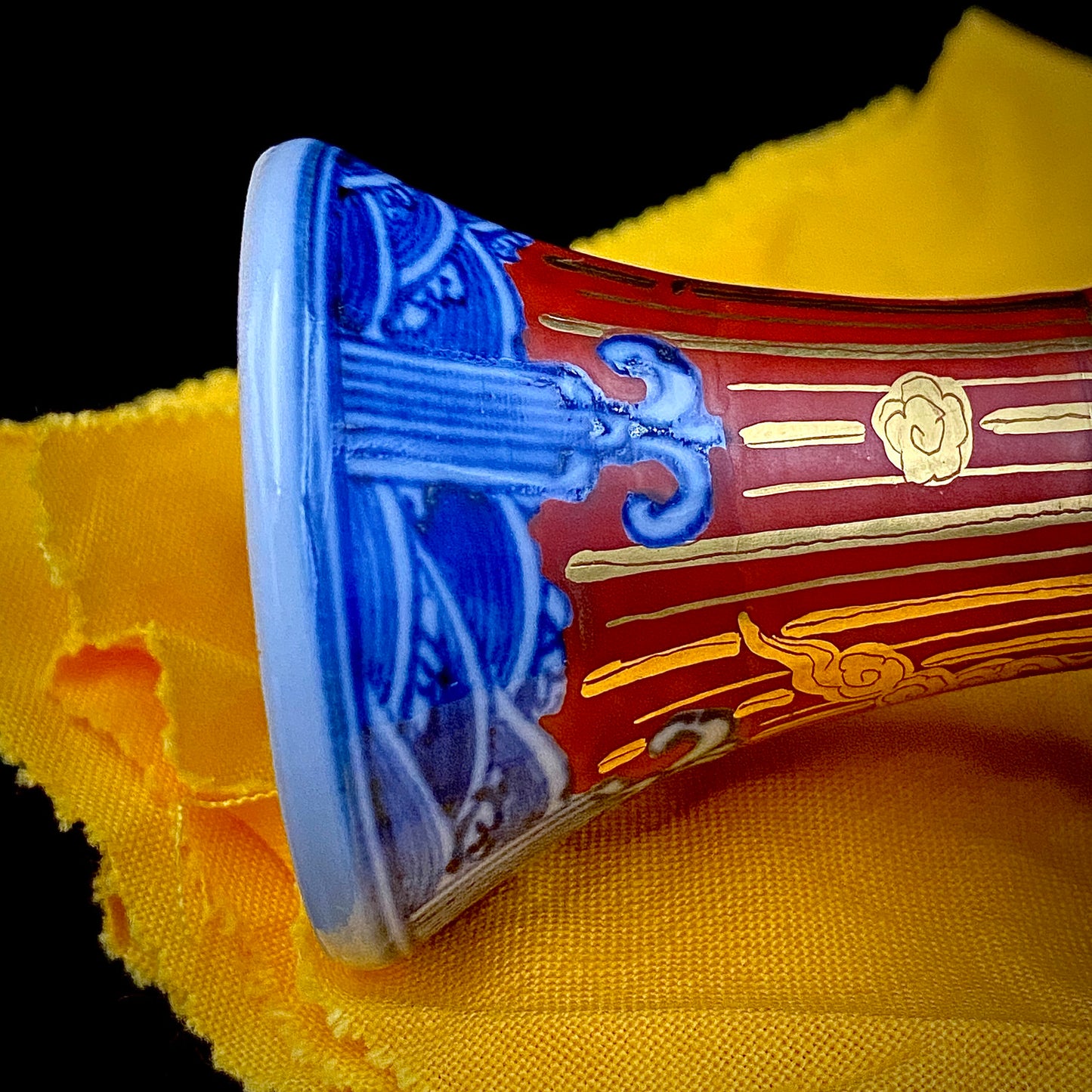 皇室献上作家 山本 芳岳 特別最上位作 九谷焼 赤地金襴雲龍文 酒器 馬上杯 テイスティンググラス #260