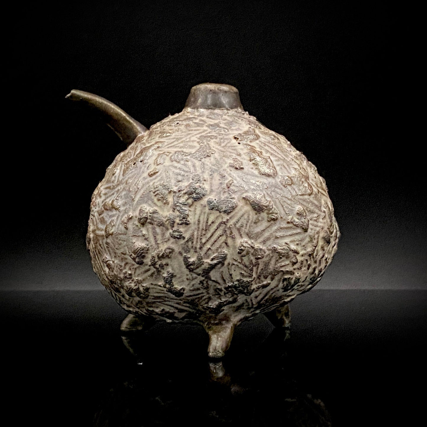 サントリー美術館大賞展入選作家 北川 宏幸 作 焼〆打刻紋三足水滴 洋酒用ウォータードロッパー、ウィスキードロッパー #264