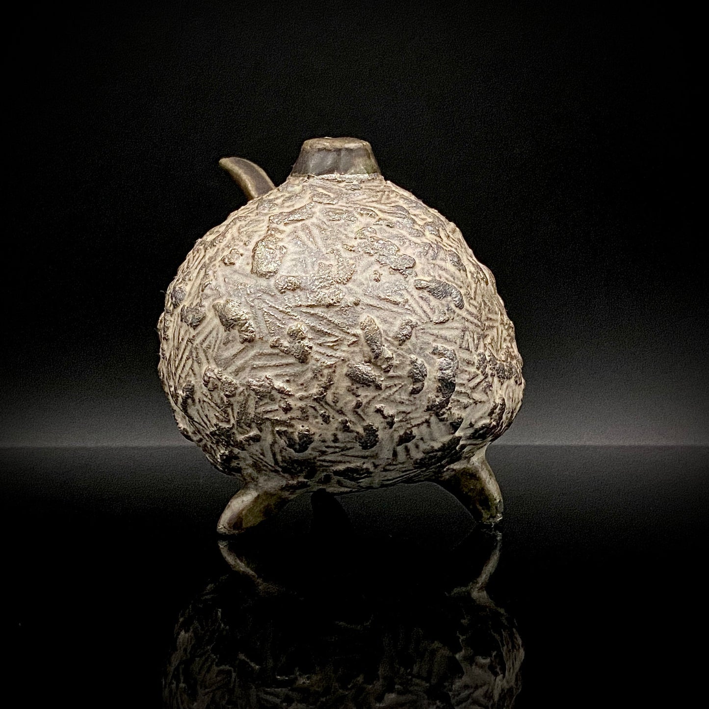 サントリー美術館大賞展入選作家 北川 宏幸 作 焼〆打刻紋三足水滴 洋酒用ウォータードロッパー、ウィスキードロッパー #264