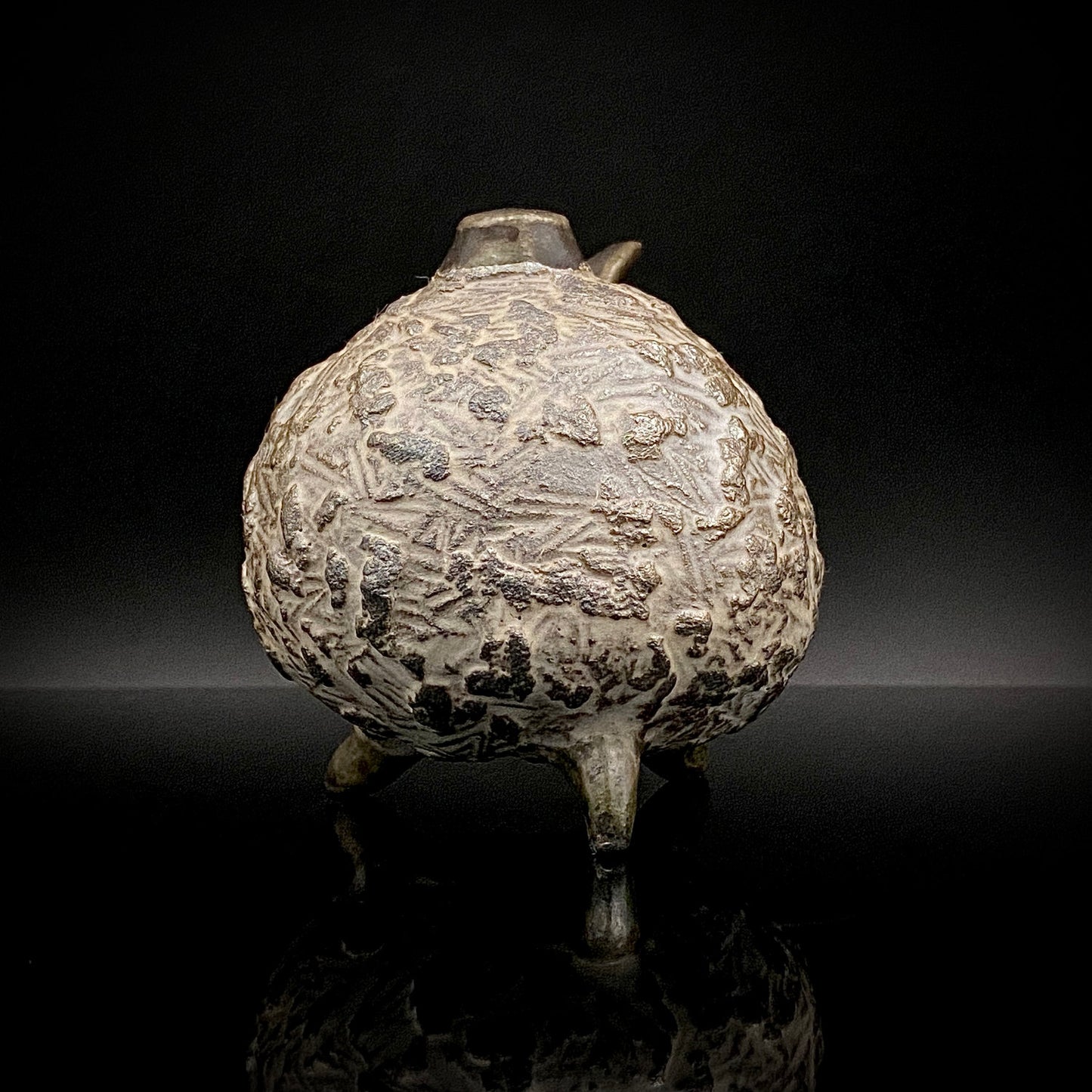 サントリー美術館大賞展入選作家 北川 宏幸 作 焼〆打刻紋三足水滴 洋酒用ウォータードロッパー、ウィスキードロッパー #264