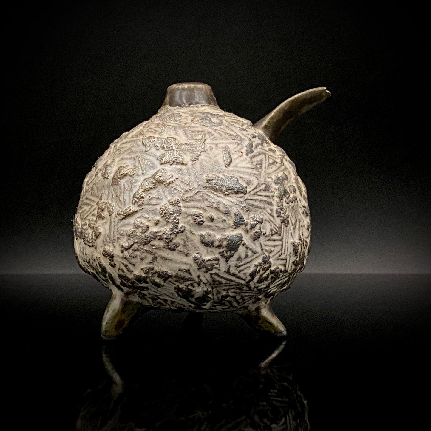 サントリー美術館大賞展入選作家 北川 宏幸 作 焼〆打刻紋三足水滴 洋酒用ウォータードロッパー、ウィスキードロッパー #264