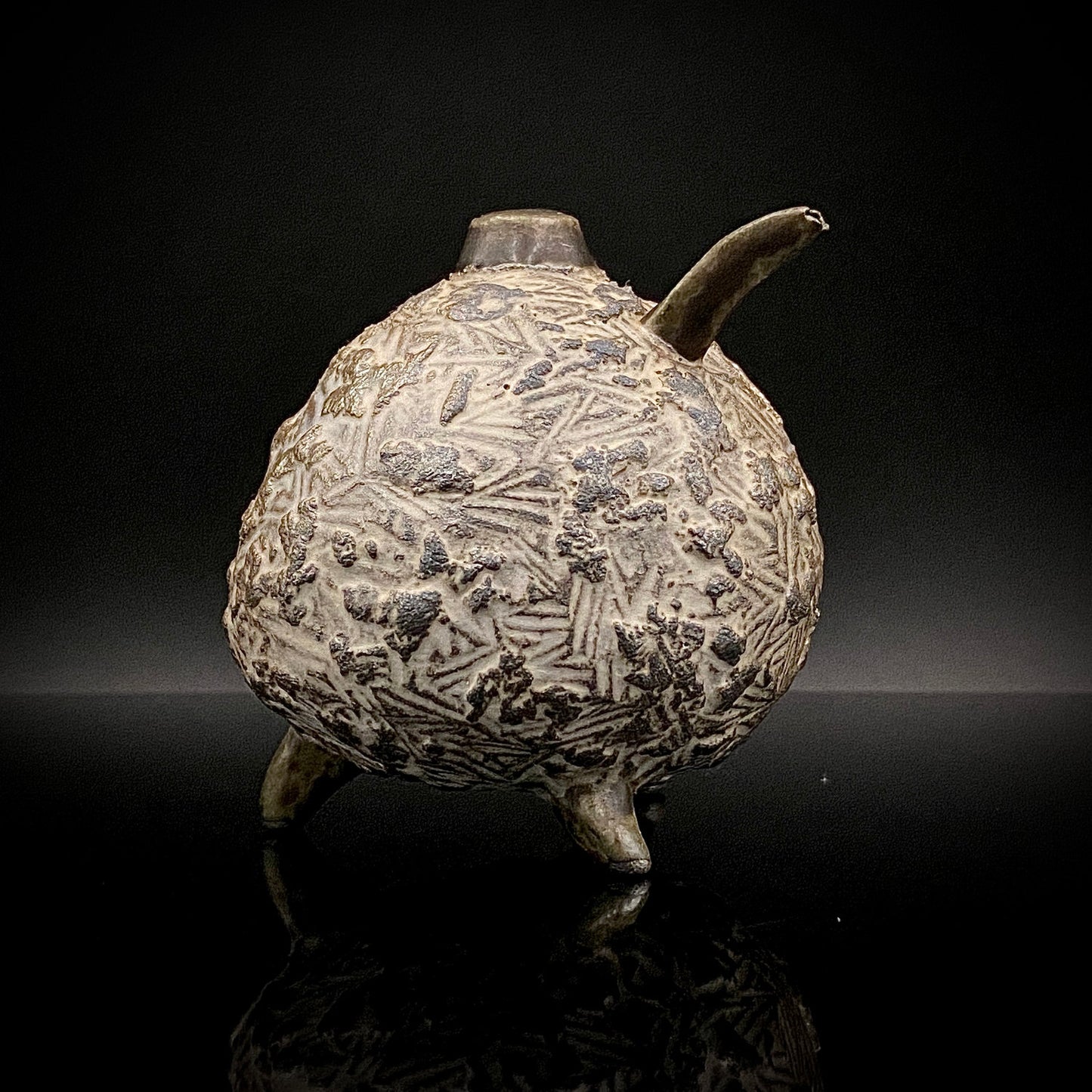 サントリー美術館大賞展入選作家 北川 宏幸 作 焼〆打刻紋三足水滴 洋酒用ウォータードロッパー、ウィスキードロッパー #264