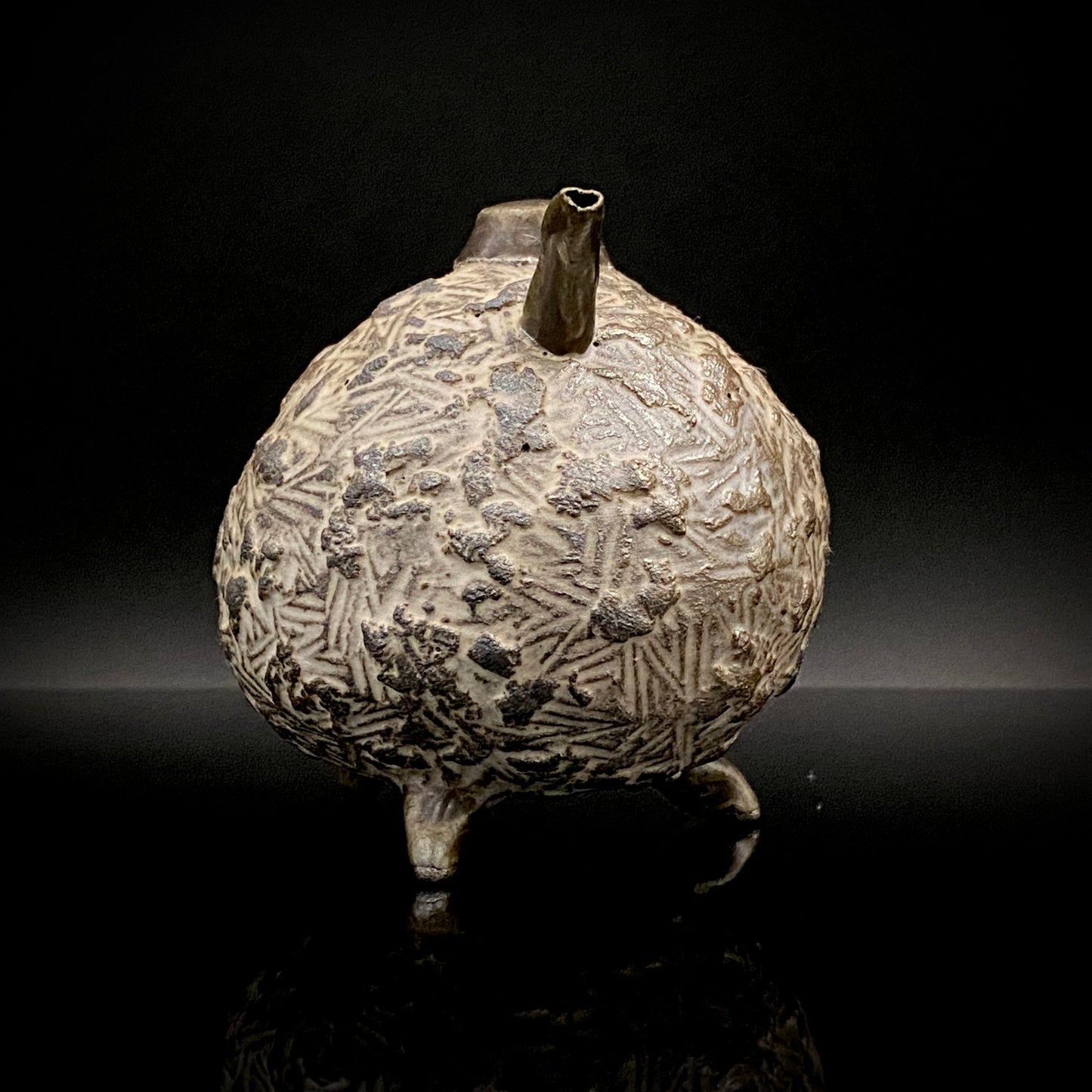 サントリー美術館大賞展入選作家 北川 宏幸 作 焼〆打刻紋三足水滴 洋酒用ウォータードロッパー、ウィスキードロッパー #264