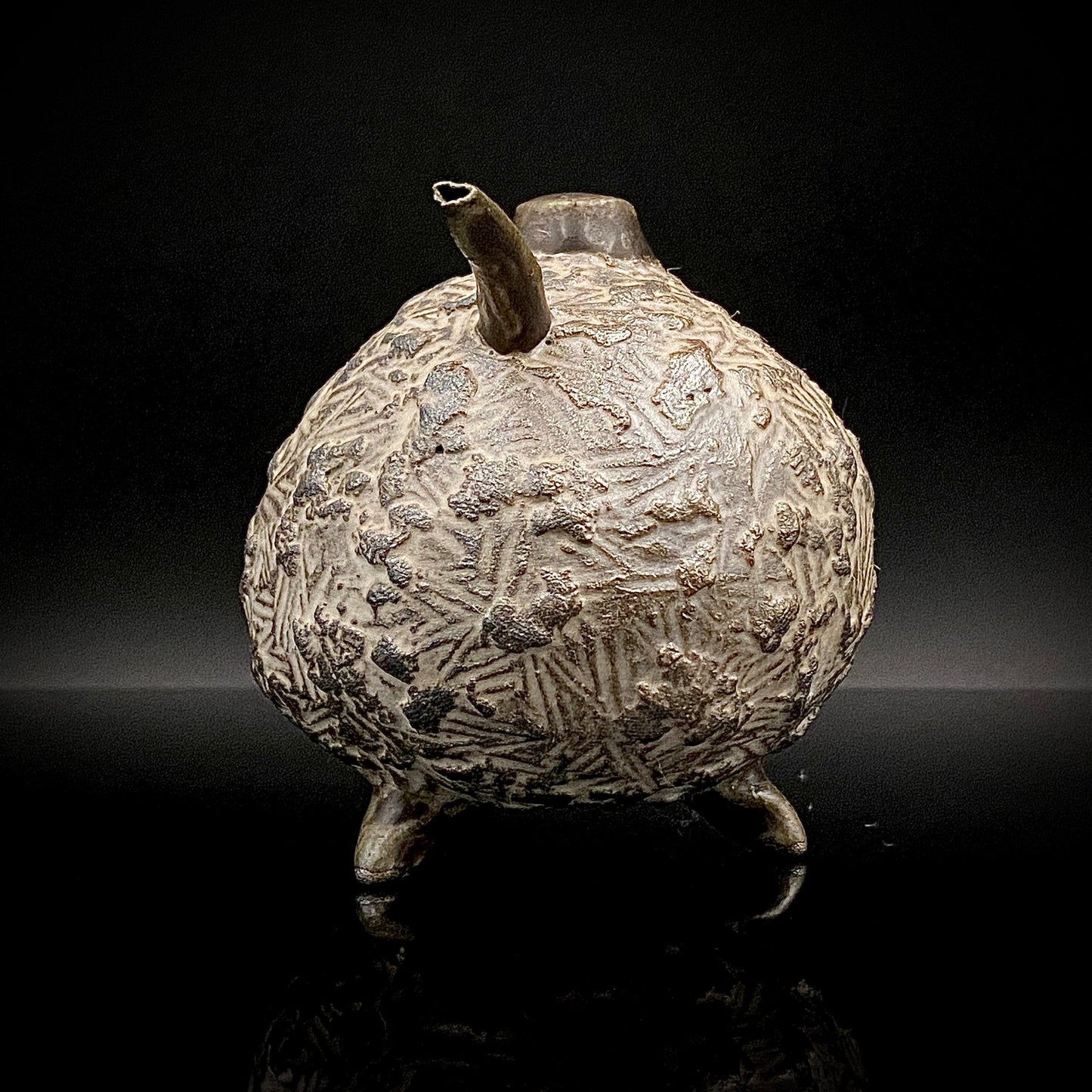 サントリー美術館大賞展入選作家 北川 宏幸 作 焼〆打刻紋三足水滴 洋酒用ウォータードロッパー、ウィスキードロッパー #264