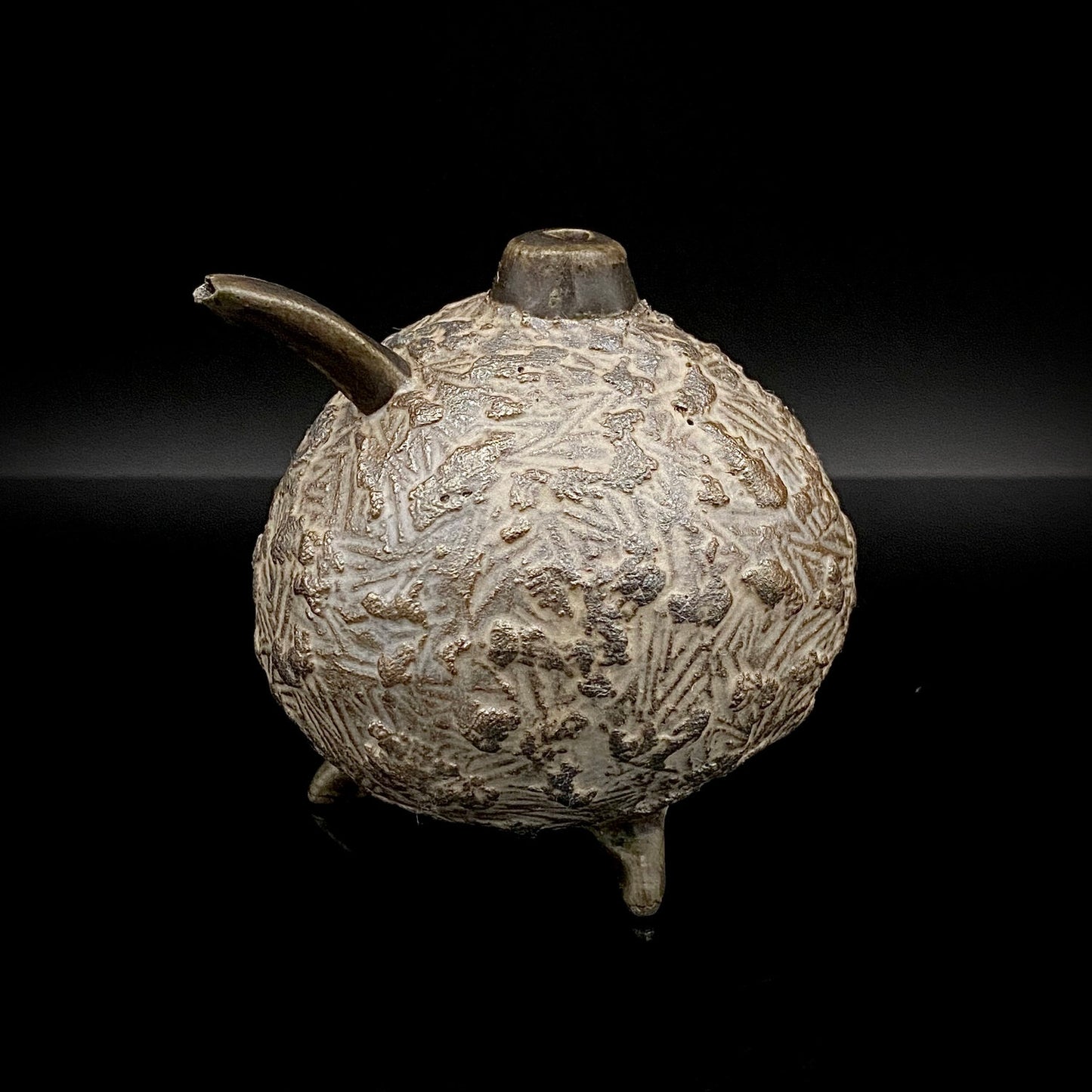 サントリー美術館大賞展入選作家 北川 宏幸 作 焼〆打刻紋三足水滴 洋酒用ウォータードロッパー、ウィスキードロッパー #264
