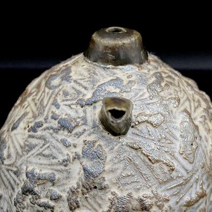 サントリー美術館大賞展入選作家 北川 宏幸 作 焼〆打刻紋三足水滴 洋酒用ウォータードロッパー、ウィスキードロッパー #264