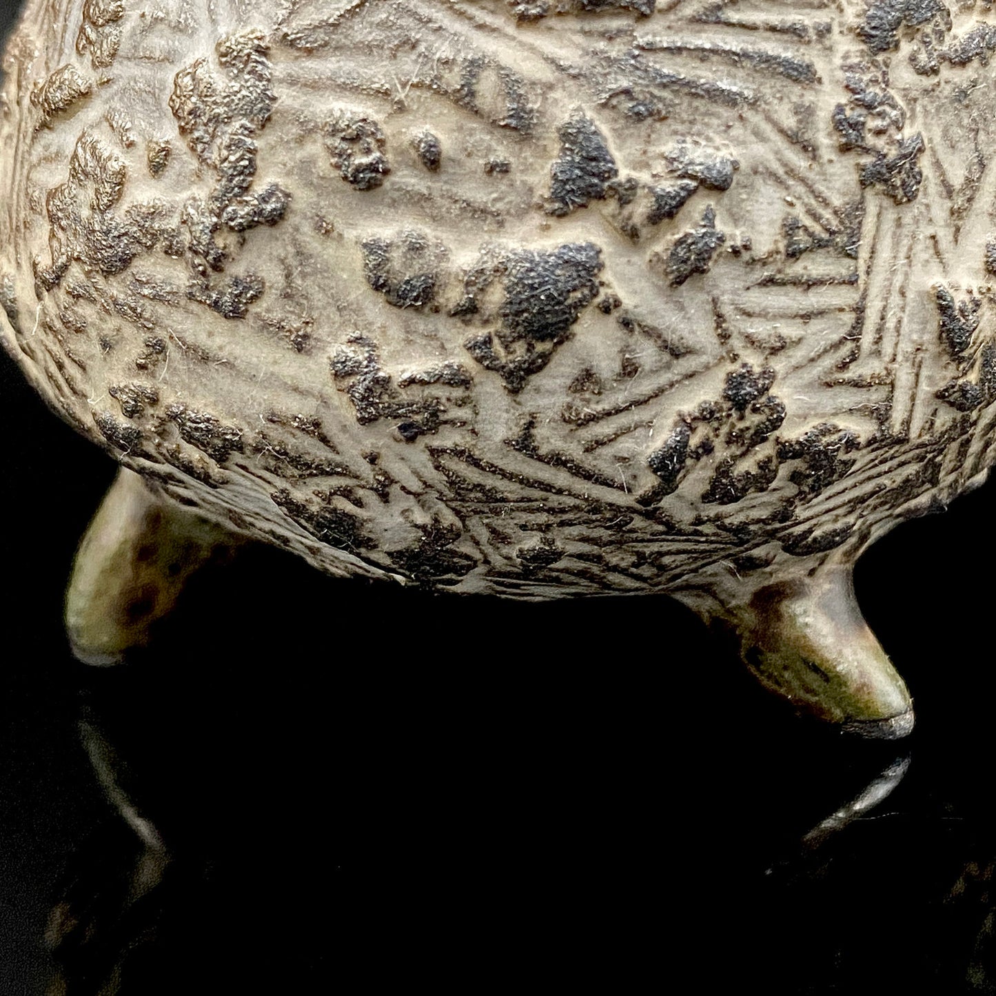 サントリー美術館大賞展入選作家 北川 宏幸 作 焼〆打刻紋三足水滴 洋酒用ウォータードロッパー、ウィスキードロッパー #264