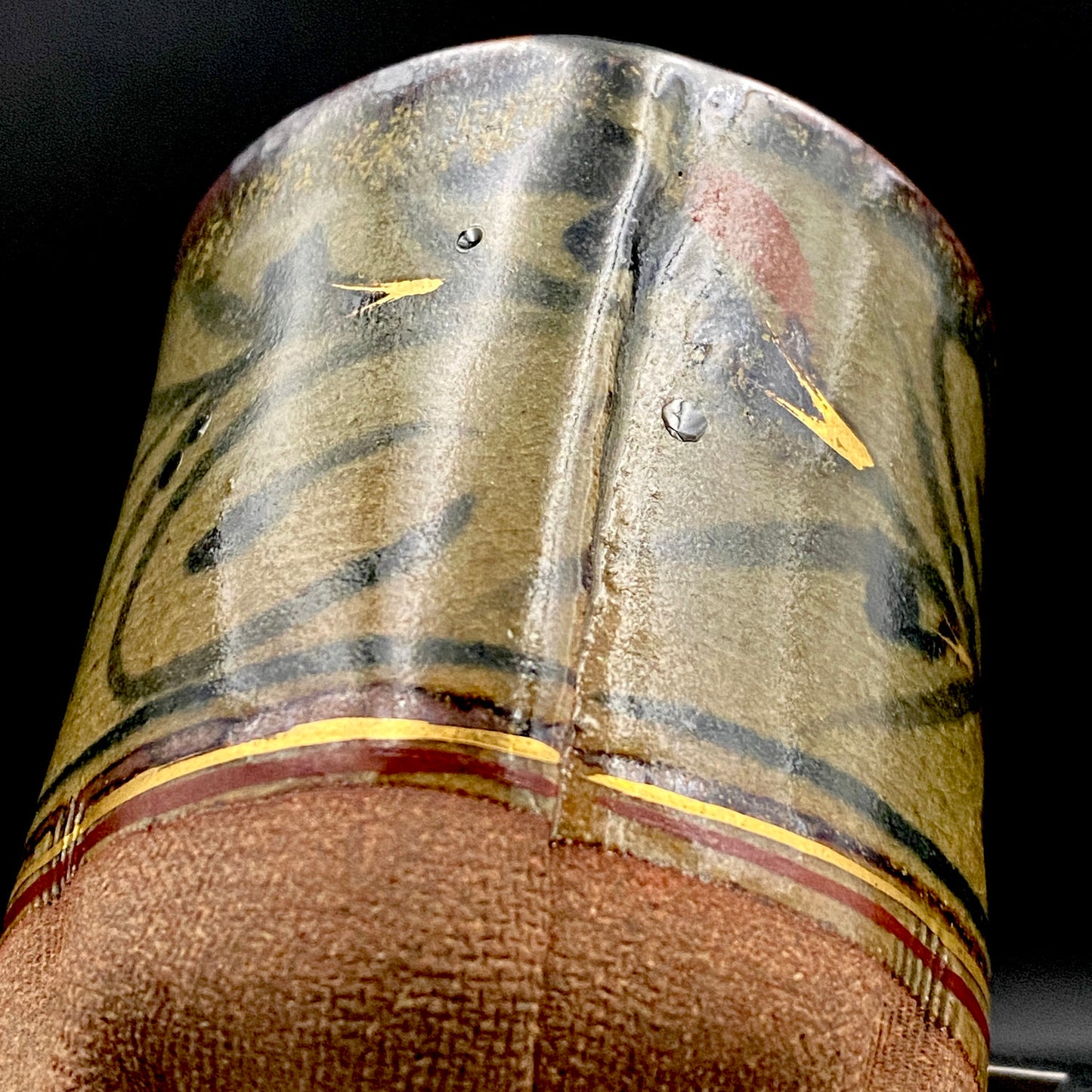 万古陶瓷器竞赛通产大臣奖获奖作家 成田山大阪别院大壶制作窑元 久村俊英作 长岛烧窑元俊英金彩布目三足酒杯 岩石杯 #268