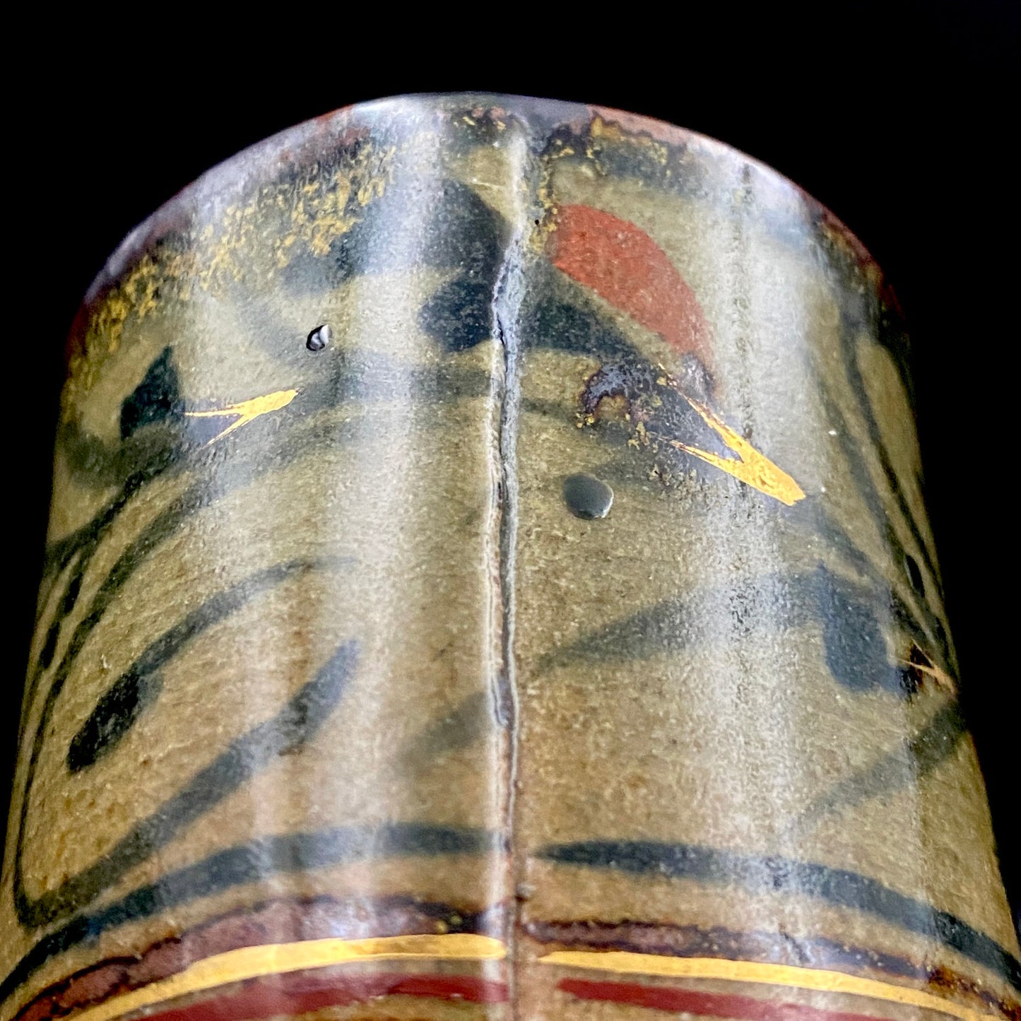 万古陶瓷器竞赛通产大臣奖获奖作家 成田山大阪别院大壶制作窑元 久村俊英作 长岛烧窑元俊英金彩布目三足酒杯 岩石杯 #268
