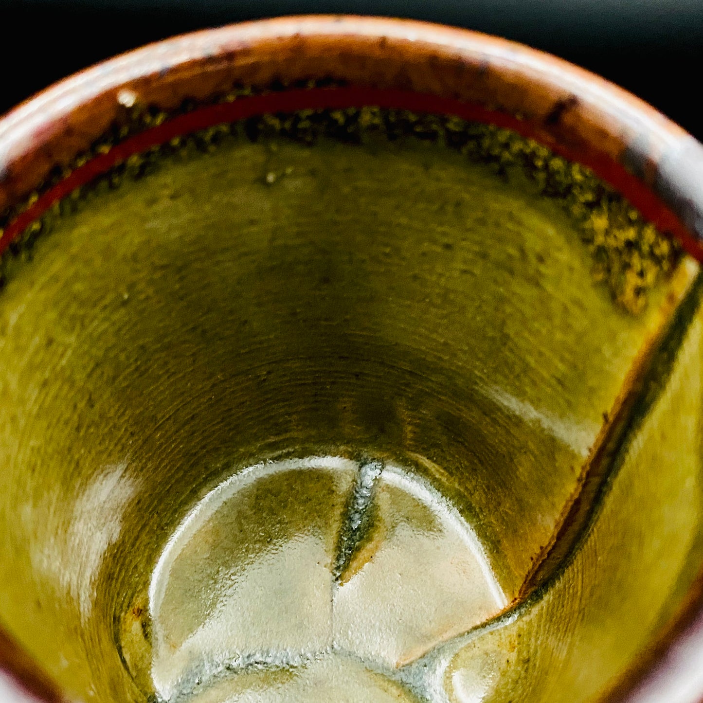 万古陶瓷器竞赛通产大臣奖获奖作家 成田山大阪别院大壶制作窑元 久村俊英作 长岛烧窑元俊英金彩布目三足酒杯 岩石杯 #268