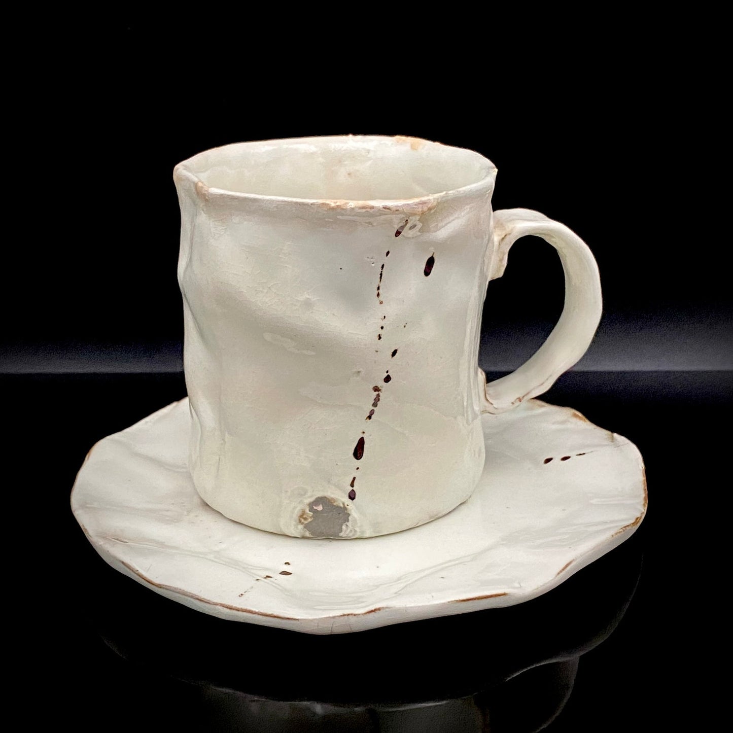 Recipient of the Kyoto Prefecture Order of Cultural Merit, Sodeisha Co-Founder Hikaru Yamada, Kohiki Iron-Painted Dotted Line Pattern Coffee Cup and Saucer, A White Sake Vessel Where the Amber Color of Whiskey Beautifully Reflects #279